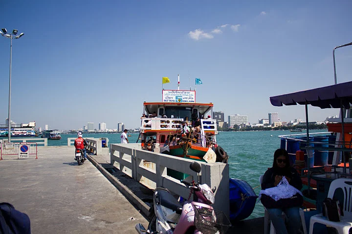 เรือข้ามไปเกาะล้าน