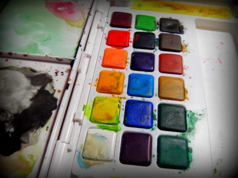 สีก้อนแบบ 18 สี