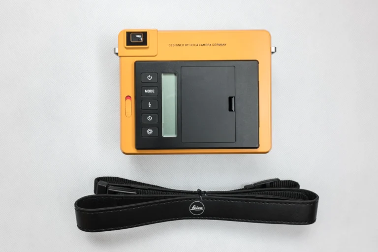 กล้อง Leica Sofort ด้านหลัง