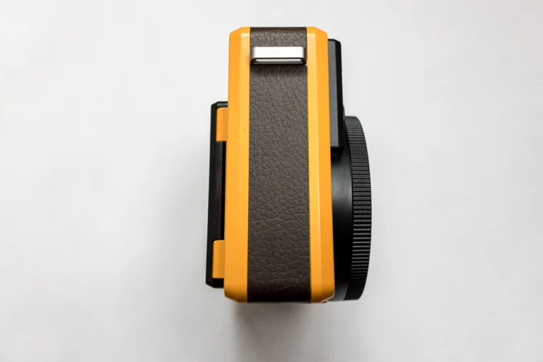 Leica Sofort ด้านข้าง