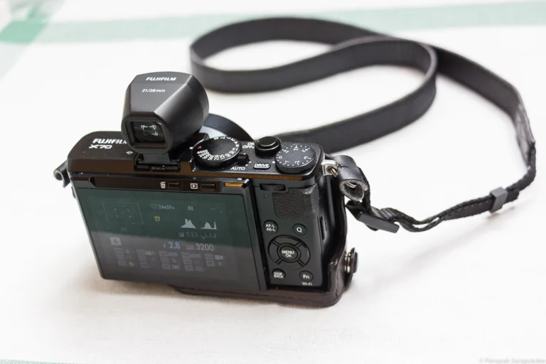ประกอบ VF-X21 เข้ากับ Fuji X70 มองจากด้านหลัง